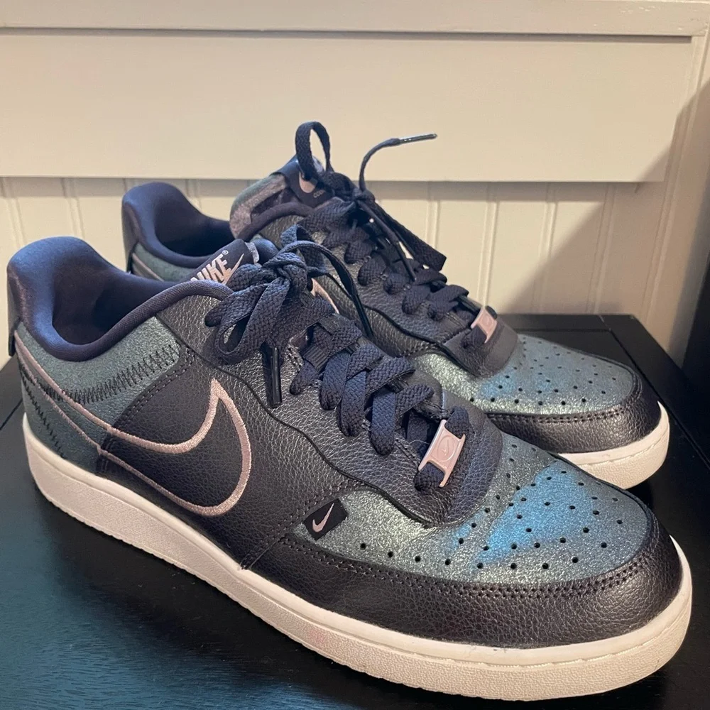 Nike Women's Vision Lows Size 11 Sneakers - Picture 1 of 10